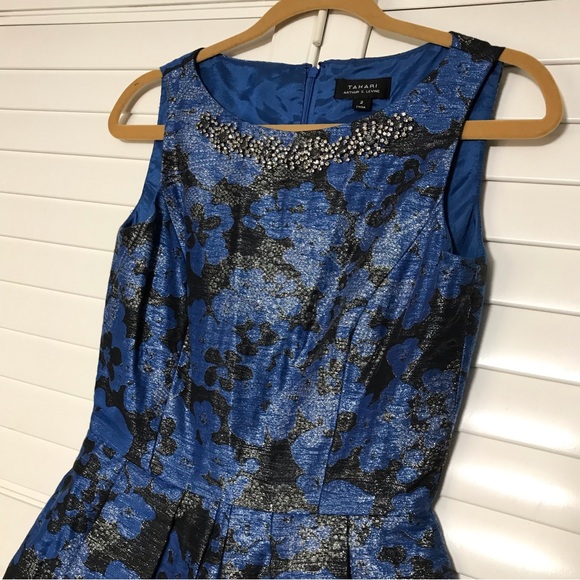 Tahari ALS Jacquard Sleeveless Dress Blue Metallic Floral Rhinestone Size 2 - Picture 2 of 7